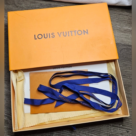 LOUIS VUITTON Pochette Gift Box Silk Dust Bag Card Holder Logo Ribbon Tag M51980 - Picture 6 of 14